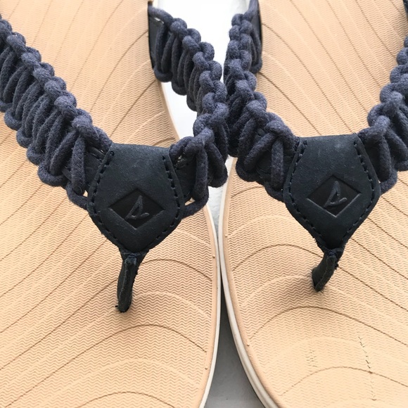 sperry seabrook flip flops